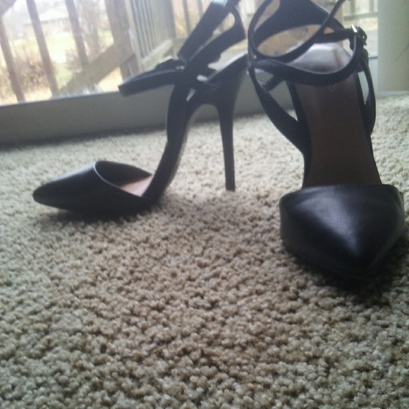 Heels - Picture 1 of 5